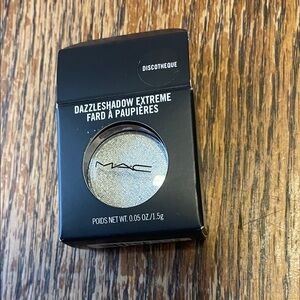 MAC Cosmetics Dazzleshadow Extreme in Silver